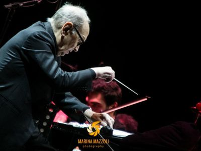 Firenze, malore sul palco per Ennio Morricone. Ma poi conclude il concerto 