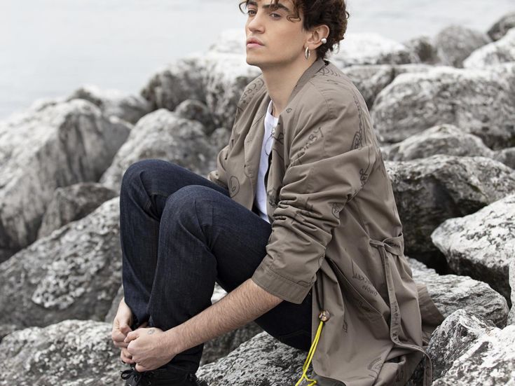 Michele Bravi, l&apos;album di debutto è &apos;A passi piccoli&apos; ed esce il 10 giugno