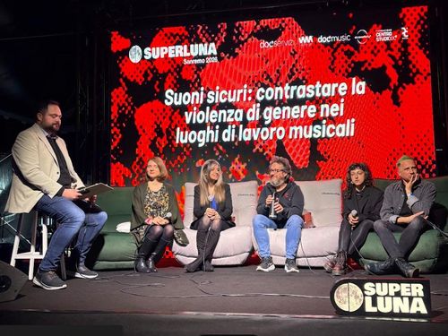 Sanremo 2026, l'idea di DOC Servizi contro la violenza di genere