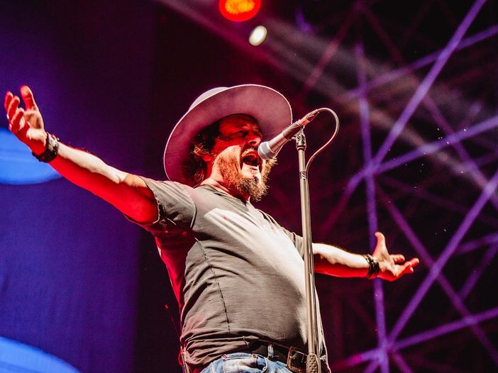 Zucchero aggiunge un concerto negli stadi italiani 