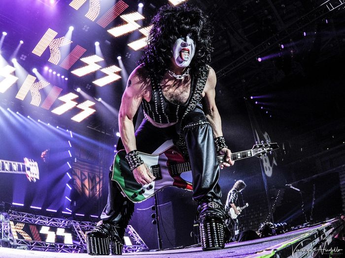 https://images.rockol.it/5xyoCjbwt4mPXc3ZAhOfyX7haXw=/700x0/smart/rockol-img/img/foto/upload/kiss-torino-15-maggio.jpg