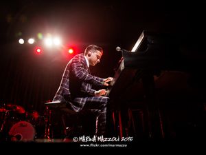 Matthew Lee presenta il singolo d&apos;esordio dal vivo - VIDEO