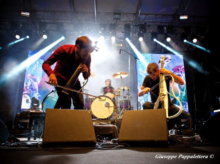 2 Cellos: mashup fra &ldquo;Whole lotta love&rdquo; dei Led Zeppelin e la Quinta di Beethoven - VIDEO