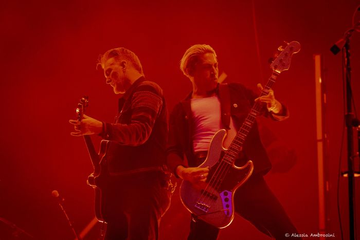 https://images.rockol.it/6LTYmPKGYDod8AGJDkONcH9OGiw=/700x0/smart/rockol-img/img/foto/upload/7qotsa.jpg