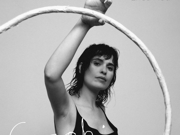 Erica Mou: "Sogno un futuro in musica e un duetto con Niccolò Fabi"