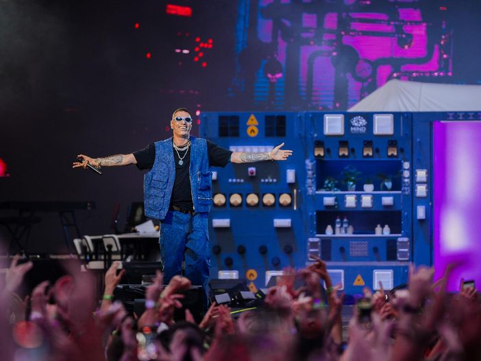 Marracash annuncia che il tour prosegue nei palazzetti Marracash annuncia che il tour prosegue nei palazzetti