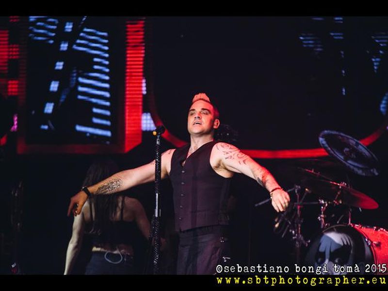 23 luglio 2015 - Lucca Summer Festival - Piazza Napoleone - Lucca - Robbie Williams in concerto