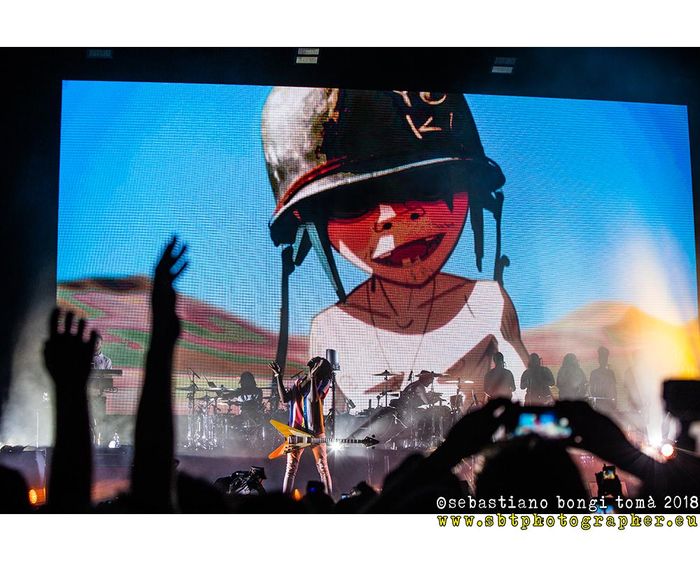 https://images.rockol.it/6tL7bxYMrJqkvbm_YaShsvyMhwc=/700x0/smart/rockol-img/img/foto/upload/gorillaz-luccasummer2018-sebastiano018.jpg