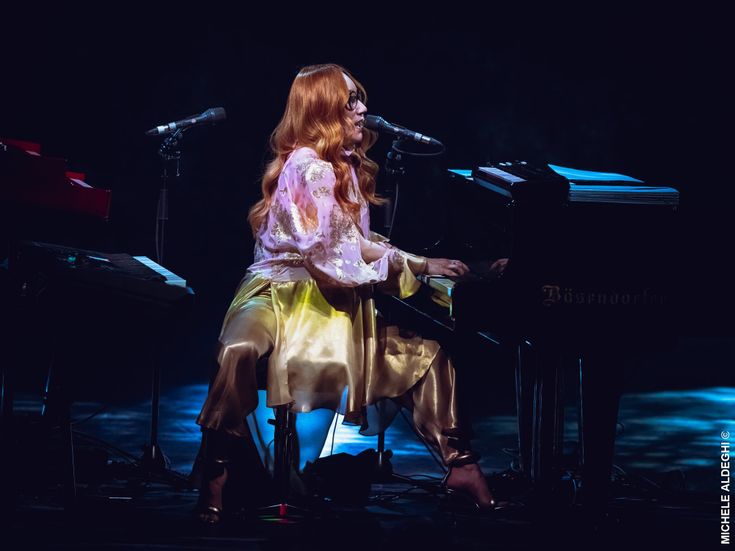 Tori Amos, in arrivo album doppio; tour con Alanis
