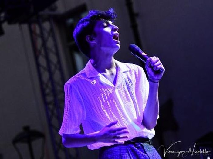 Sanremo 2002, Matteo Romano: cosa ci fa un cantante nato su TikTok all&#039;Ariston?