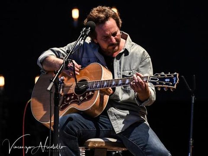 Eddie Vedder, nel nuovo album anche Stevie Wonder, Elton John e Ringo Starr