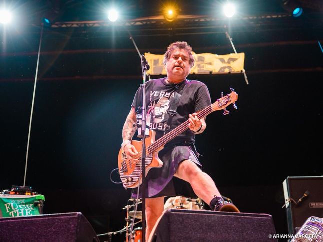 √ A Las Vegas ci si può far sposare anche da Fat Mike dei NOFX - Rockol