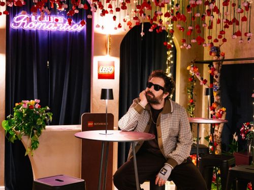 Sanremo 2026, una partnership tra Lego e Tommaso Paradiso