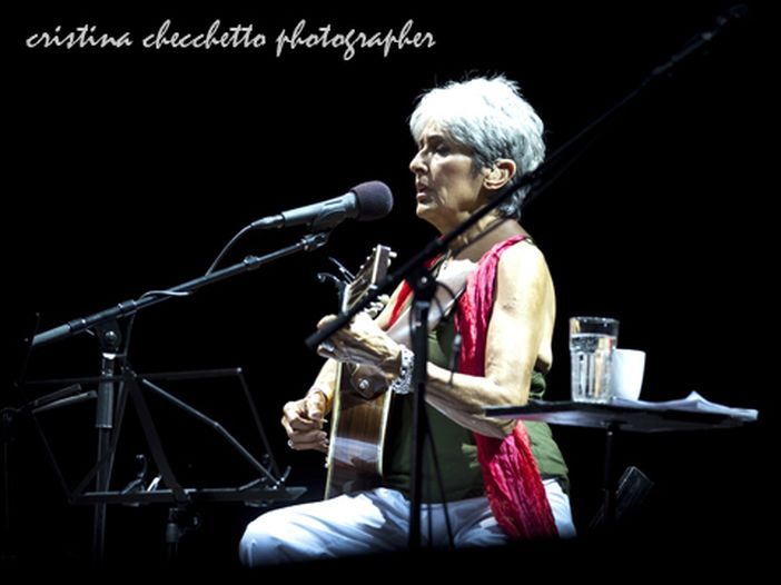 Joan Baez e Ani DiFranco in un cd a sostegno delle donne maltrattate Joan Baez e Ani DiFranco in un cd a sostegno delle donne maltrattate