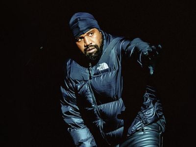 Kanye West, Beyoncè e Black Eyed Peas cantano per Elton John