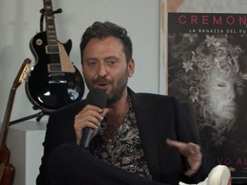 Cesare Cremonini - racconta il nuovo album "La ragazza del futuro"