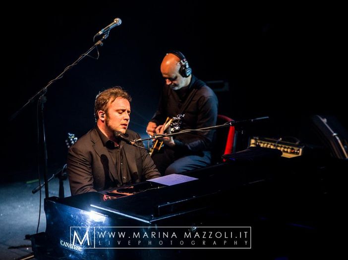 Accordo Sugar-EMI, l'album di Raphael Gualazzi esce in Francia a settembre Accordo Sugar-EMI, l'album di Raphael Gualazzi esce in Francia a settembre