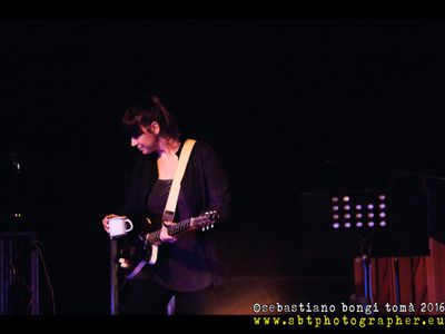 Usa, nasce un liceo online per ragazze: tra i docenti Cat Power e Kim Gordon