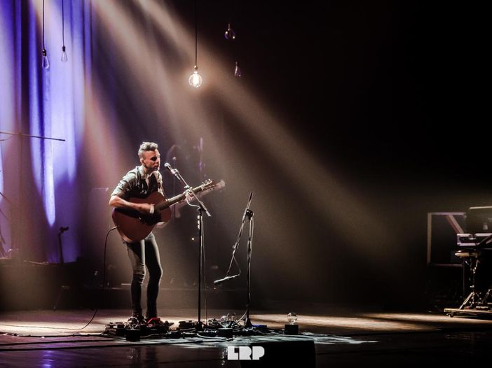 Asaf Avidan e il nuovo album: &#039;Un tentativo di infondere bellezza e dignit&agrave; nella fragilit&agrave; dell&#039;essere umano&#039; 