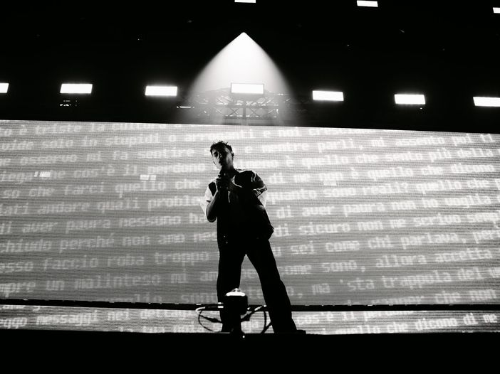 nayt al Forum: il rap che per scuotere non ha bisogno di urlare nayt al Forum: il rap che per scuotere non ha bisogno di urlare