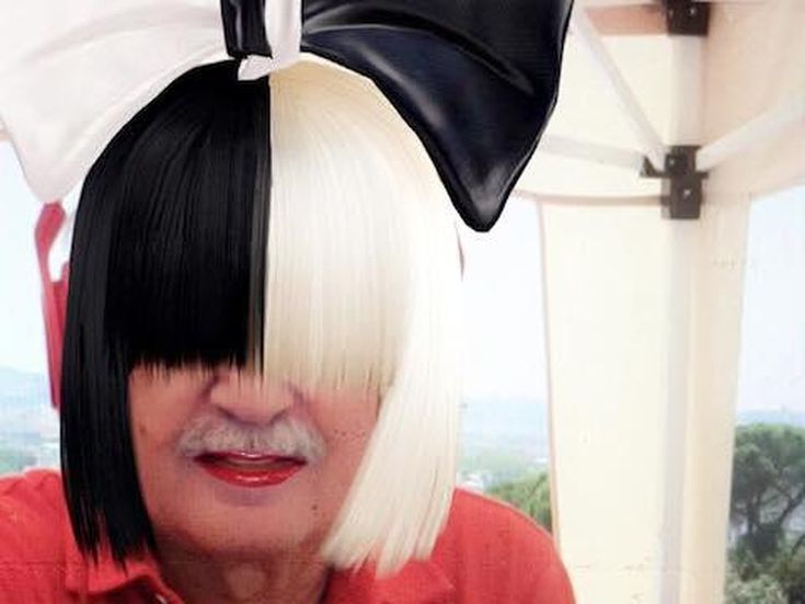 Giorgio Moroder &quot;travestito&quot; da Sia su Snapchat