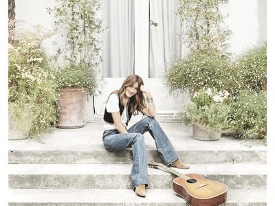 Concerti, Carla Bruni annulla show per scarsità di prevendita