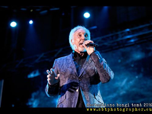 Usa, rinasce la S-Curve: con un gruppo esordiente e con Tom Jones