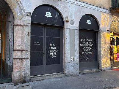 Pink Floyd popup store milano