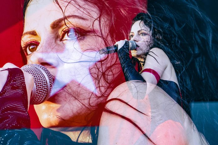 https://images.rockol.it/8TA6p8Qa2wHukA7iv_0BwWV5xOI=/700x0/smart/rockol-img/img/foto/upload/thelastinternationale-03-07-2022-sonicparkbo.jpg