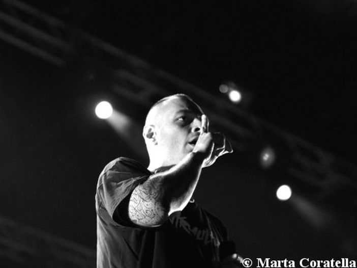 Fabri Fibra, ascolta &#039;Come mai&#039; con Franco126