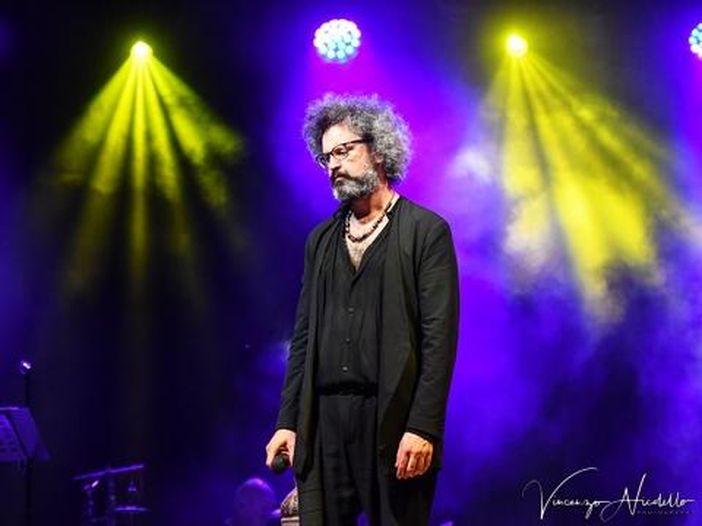 Sanremo 2019, la canzone di Simone Cristicchi &#039;somiglia&#039; alla colonna sonora del film &#039;Risvegli&#039;? - VIDEO