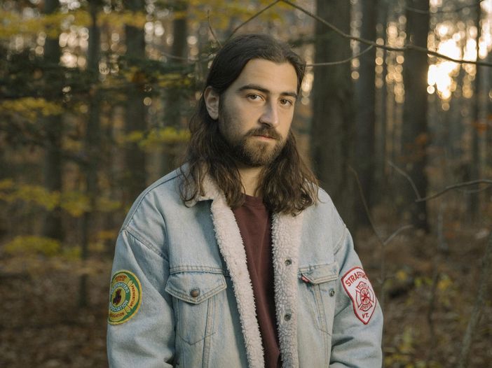 Noah Kahan, il folk singer che rovescia i pronostici sui Grammy