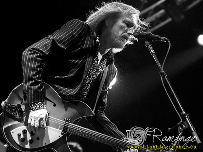 Tom Petty vende l'auto per Medici Senza Frontiere Tom Petty vende l'auto per Medici Senza Frontiere