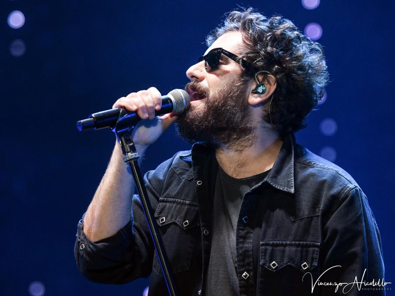 6 dicembre 2023 - PalaAlpitour - Torino - Tommaso Paradiso in concerto 6 dicembre 2023 - PalaAlpitour - Torino - Tommaso Paradiso in concerto