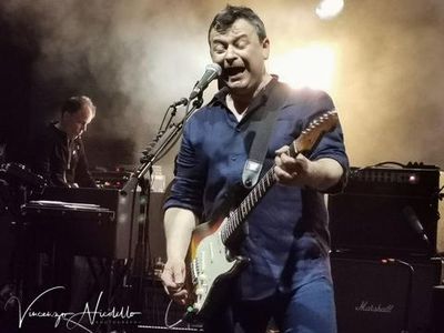 Concerti, Manic Street Preachers: Bradfield fuori forma, salta una data