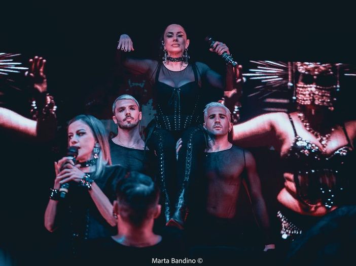 Paola & Chiara, arriva nelle edicole la raccolta 'The story - Greatest hits' Paola & Chiara, arriva nelle edicole la raccolta 'The story - Greatest hits'