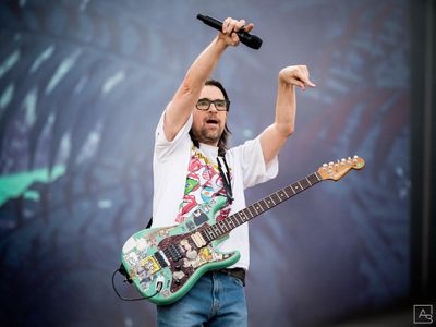Weezer, un altro assaggio dal nuovo album: in rete &apos;Cleopatra&apos; - ASCOLTA