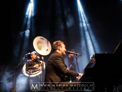 Sanremo 2011 Raphael Gualazzi vince i premi della critica 