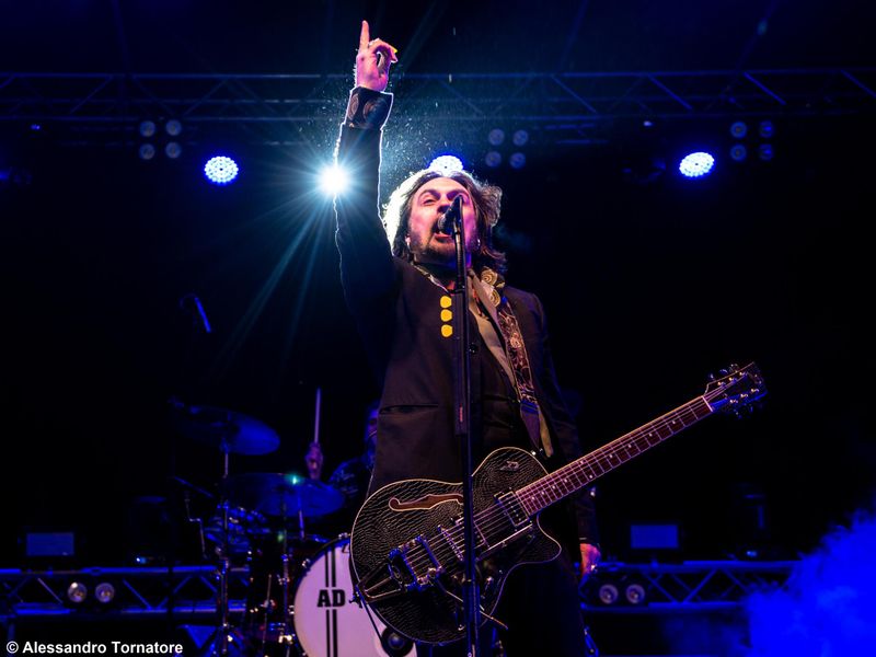 15 aprile 2023 - Piazza Rossellini - Ladispoli (Rm) - Le Vibrazioni in concerto