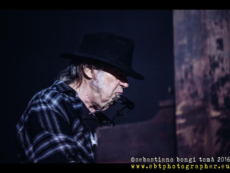 16 luglio 2016 - Lucca Summer Festival - Piazza Napoleone - Lucca - Neil Young in concerto