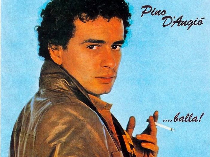 Nel vuoto pneumatico del pop, Pino D’Angiò è una boccata d’aria Nel vuoto pneumatico del pop, Pino D’Angiò è una boccata d’aria