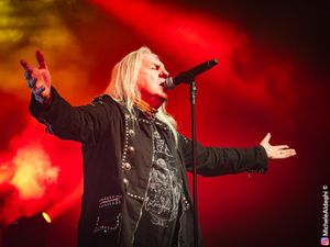 Saxon contest in arrivo: vinci un giubbotto di &apos;Unplugged &amp; strung up&apos;