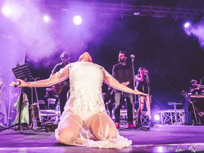 Concerti, Emma: sei date &apos;speciali&apos; a luglio. Rufus Wainwright ospite a Lucca