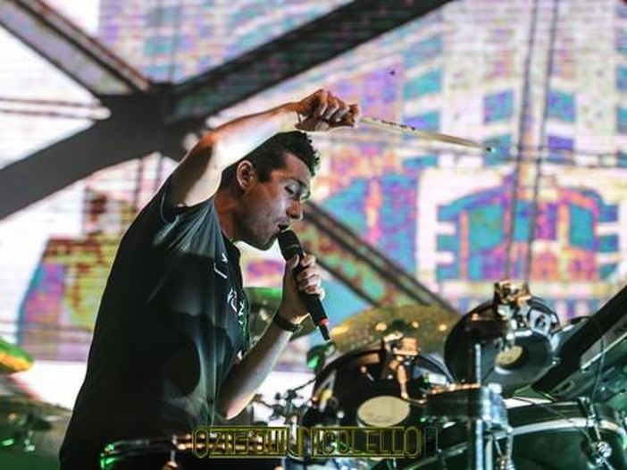 Un viaggio nella notte dei Bastille: racconto e scaletta del concerto a Milano