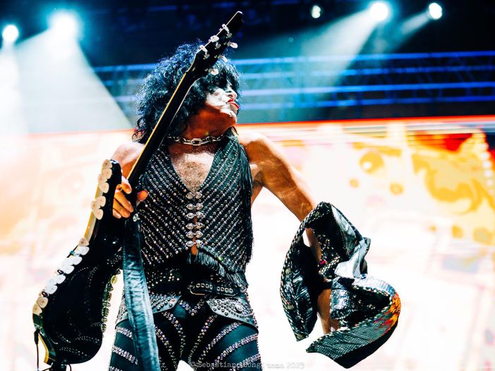 Paul Stanley dei Kiss: &#039;Bisogna stare attenti al fuoco&#039;