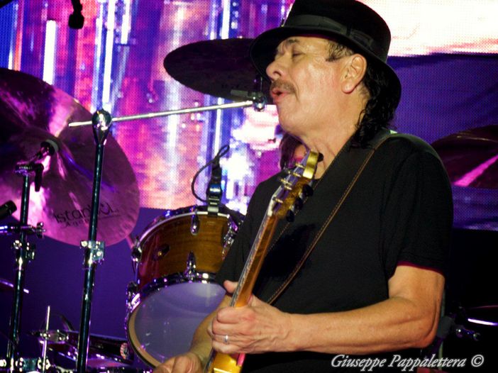 E' di nuovo guerra tra Gene Simmons (Kiss) e Santana E' di nuovo guerra tra Gene Simmons (Kiss) e Santana
