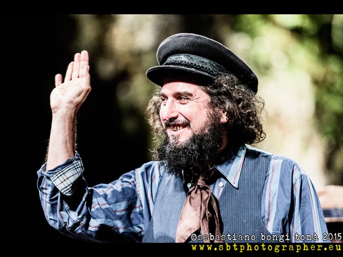 Vinicio Capossela e lo Sponz Fest 2015: da domani Rockol regala biglietti per la &ldquo;Notte d&rsquo;Argento&rdquo; del cantautore, il 29 agosto