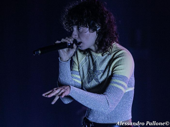 Madame, “Il mio amico” con Fabri Fibra: l’ascolto di Rockol Madame, “Il mio amico” con Fabri Fibra: l’ascolto di Rockol