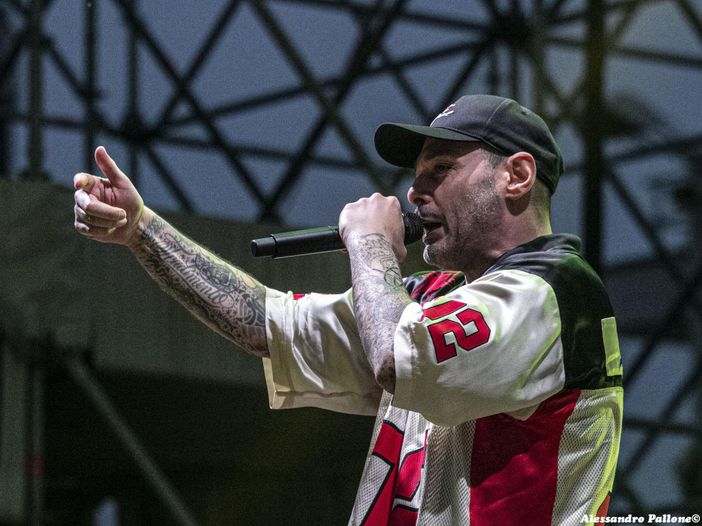 Fabri Fibra, il ritorno sui palchi con un tour estivo