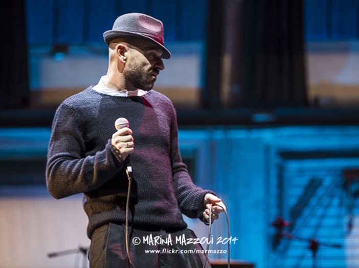 'E nun se sape?', il nuovo video tratto da 'Luna rossa' su Rockol Streaming 'E nun se sape?', il nuovo video tratto da 'Luna rossa' su Rockol Streaming